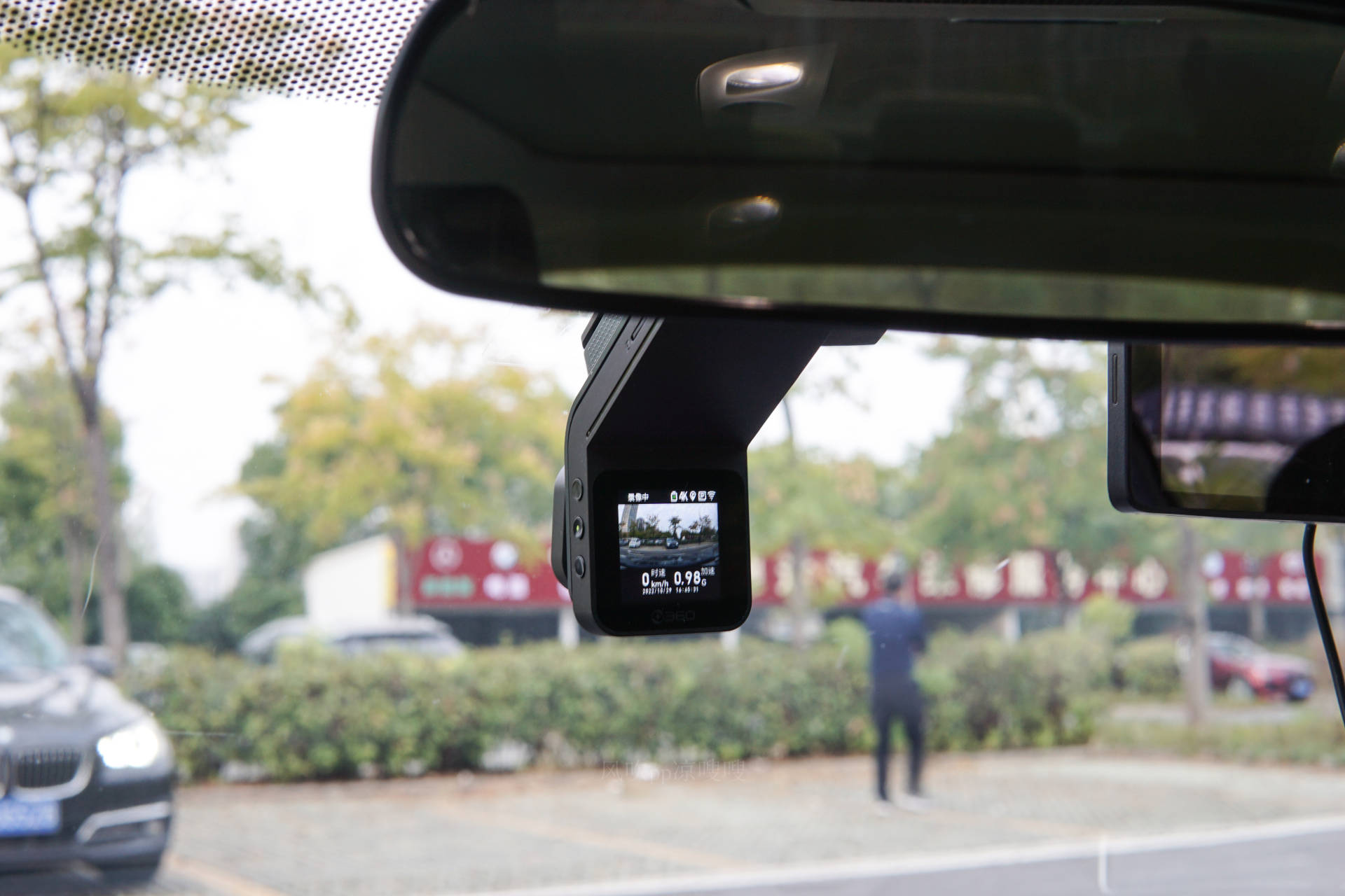 4K画质+四代鹰眼夜视+轨迹AI检索——360行车记录仪G900