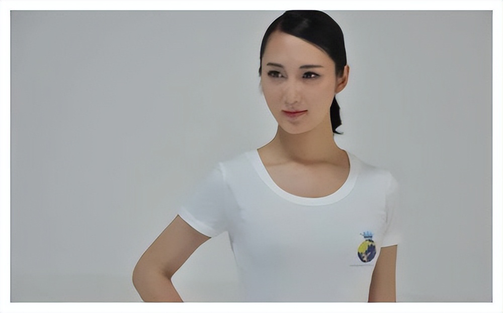 浙江小伙背着母亲上学，成全国道德模范，为何却变性参加选美大赛