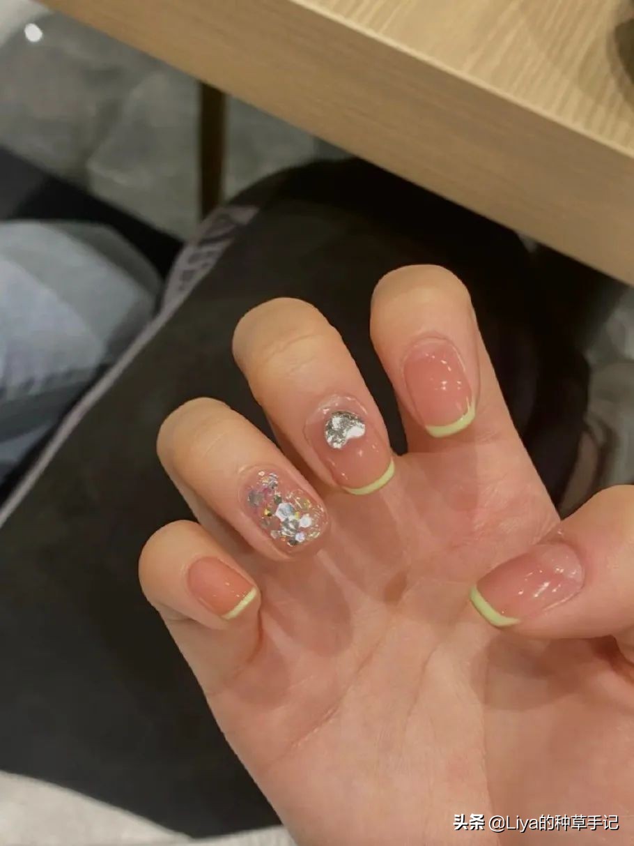 干净高级显白的美甲图片,秋冬显白美甲仙气十足的美甲分享