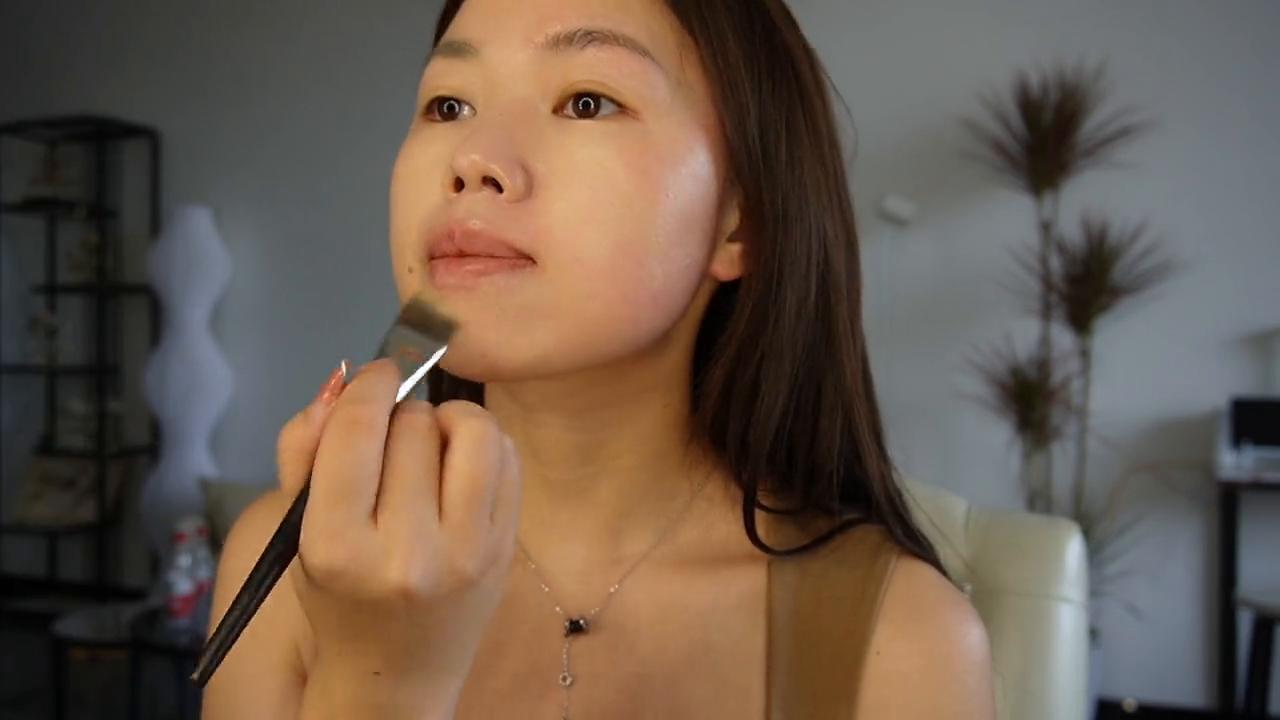 补水隔离霜化妆技巧,怎么用隔离霜画出好看的妆不脱妆