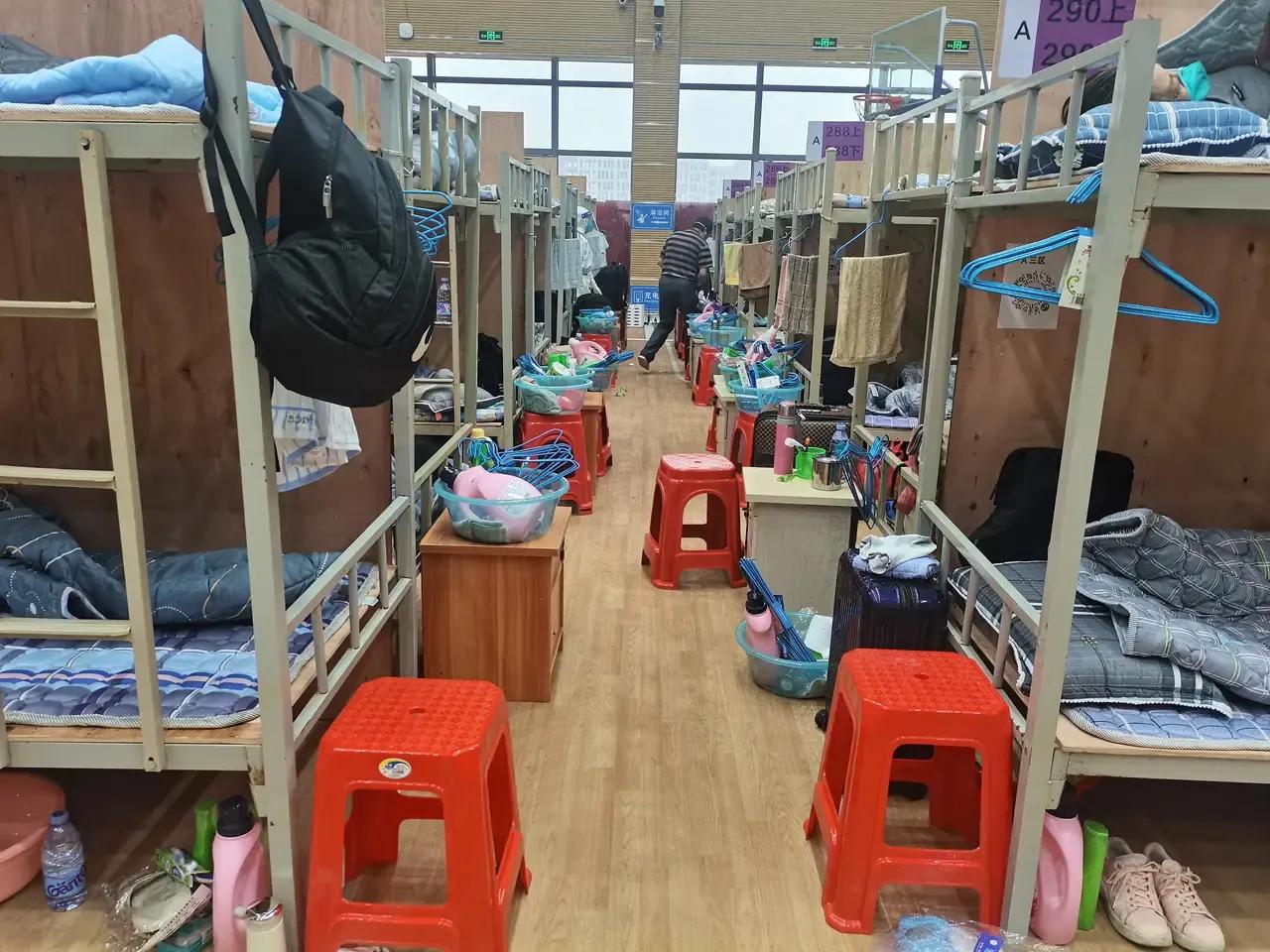 90岁老奶奶被隔离,90岁老人被拉去方舱医院