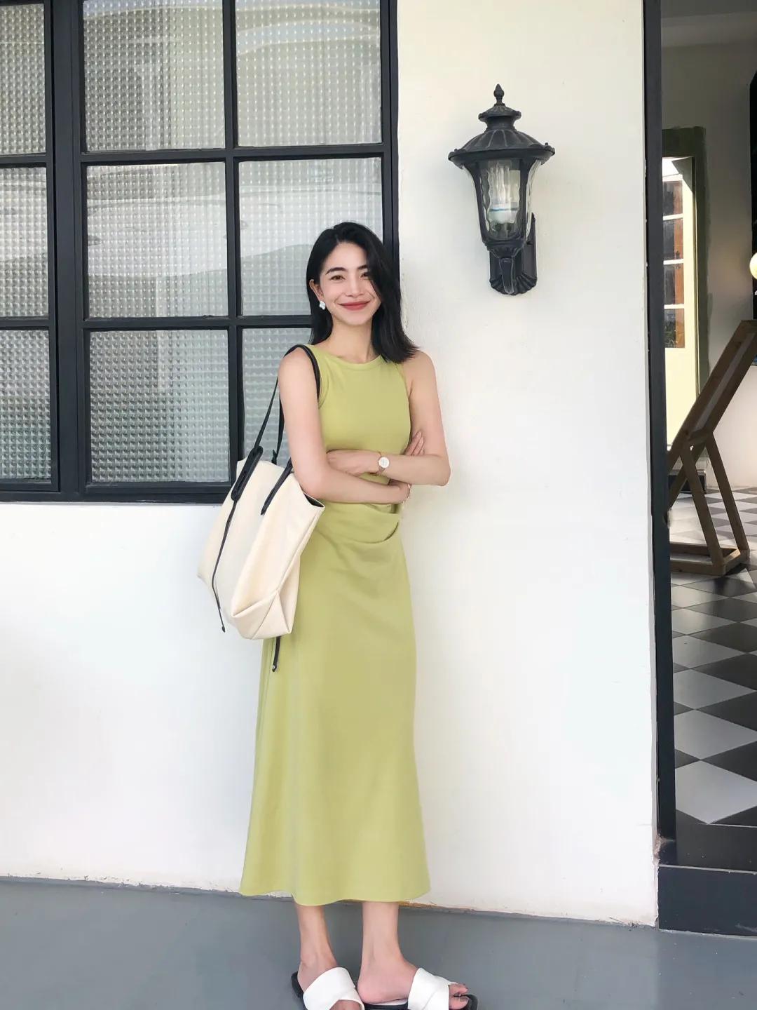 “裙子”这么穿真惊艳！不上膝、不花哨、要收腰，高级优雅又减龄