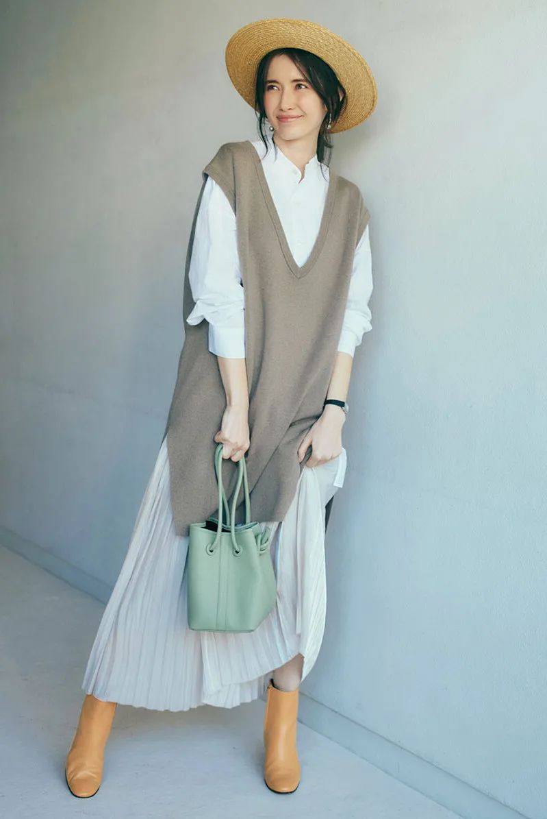 穿裙子靴子过年,过年穿了裙子显瘦