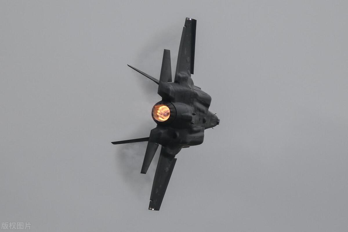 无人战斗机战术机动的作用,战斗机战术动作大全