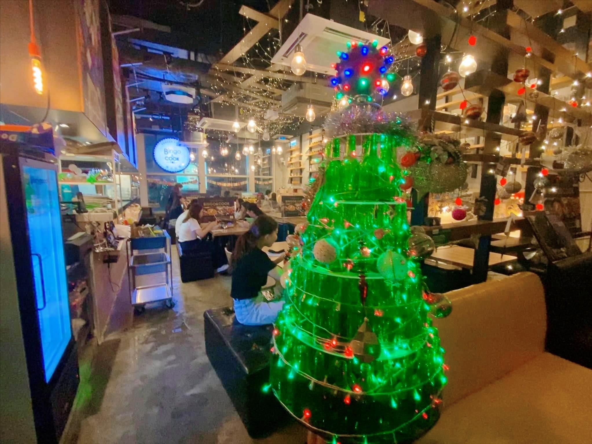 香港圣诞节打卡地超大圣诞树,香港圣诞氛围越来越浓了