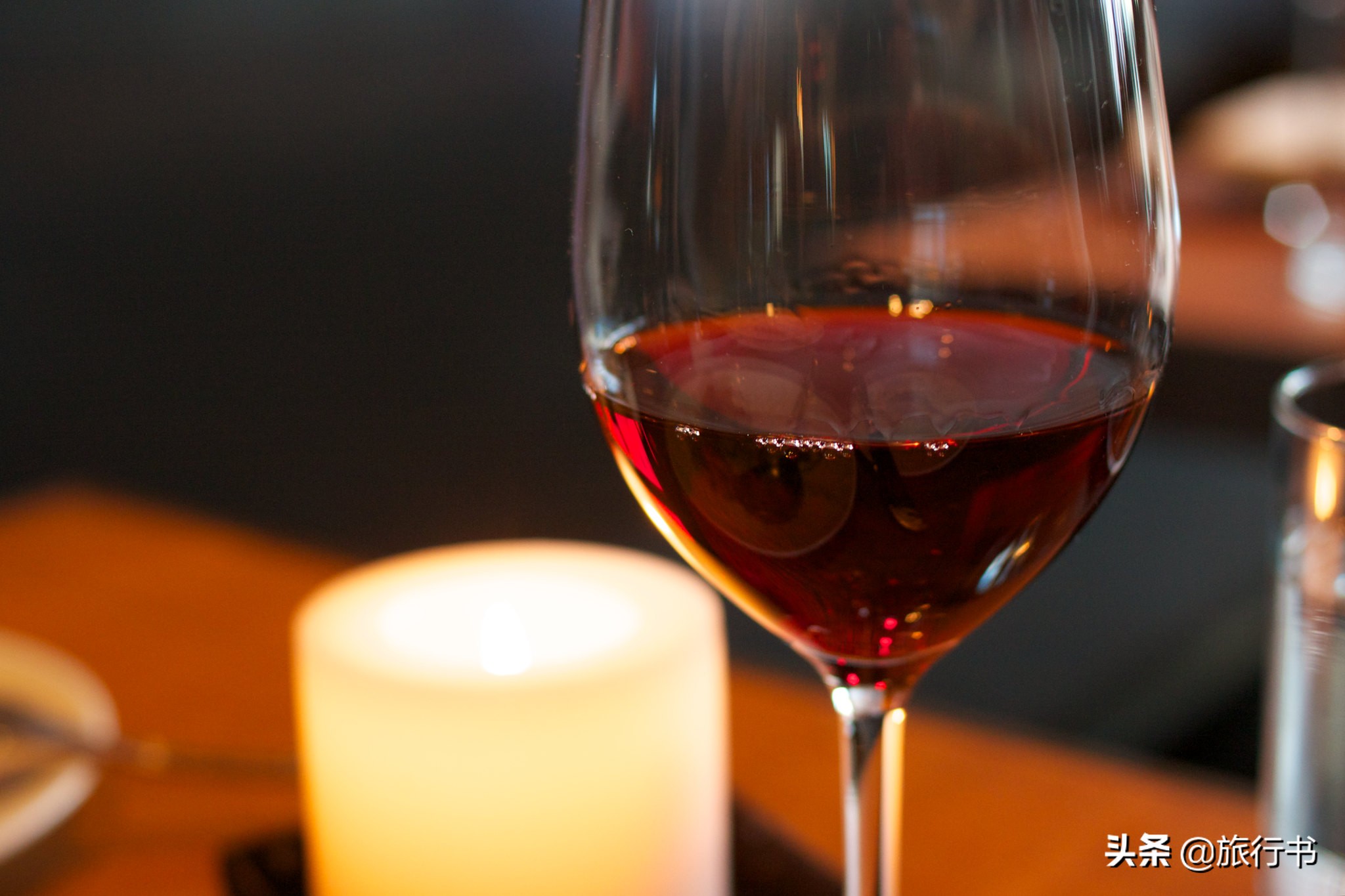 智利葡萄酒和法国葡萄酒哪个好些 (智利葡萄酒和中国葡萄酒口感对比)