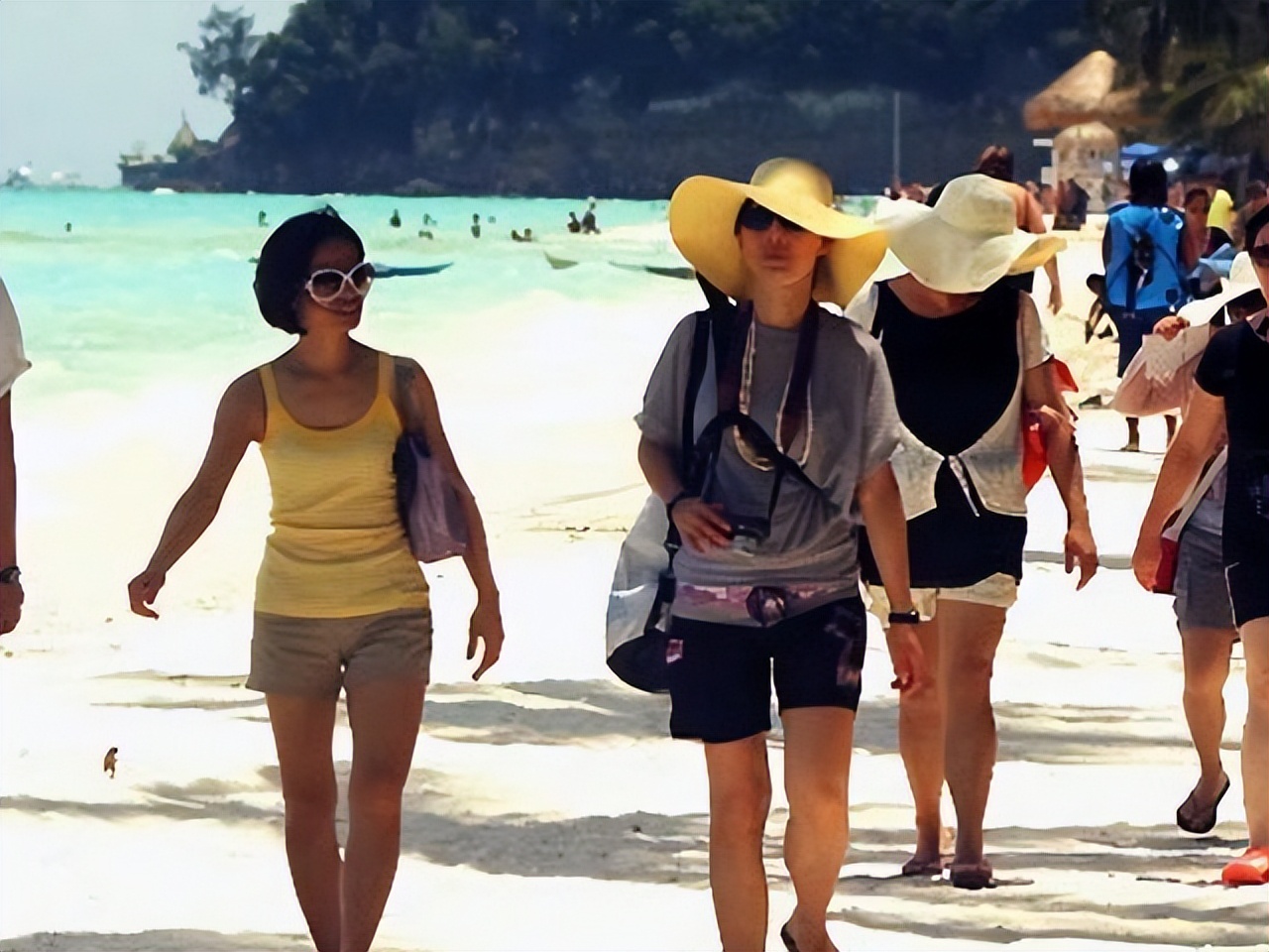 泰国水上卖船的视频,泰国水上市场卖鱼视频