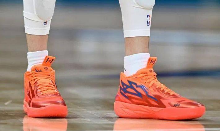 球鞋故事分享黑红,球鞋的故事