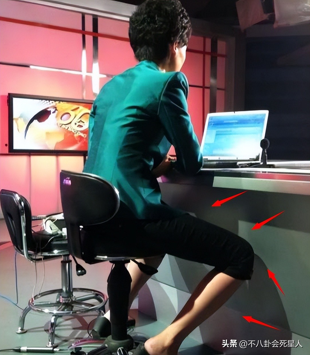 戴假发、穿半截西装、贴胶带瘦脸,原来央视的主持人这么“假”