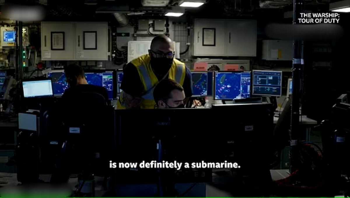 英国航母跟踪潜艇,英媒关注中国航母