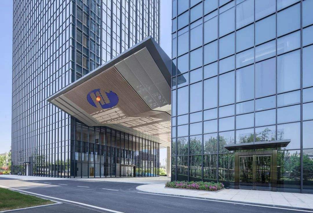 缃楁皬鍒惰嵂涓栫晫绗竴,缃楁皬鍥介檯鍒惰嵂宸ㄥご