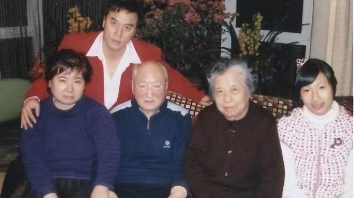 张山女儿张嘉芸和陈佩斯一家关系,张山女儿与陈佩斯