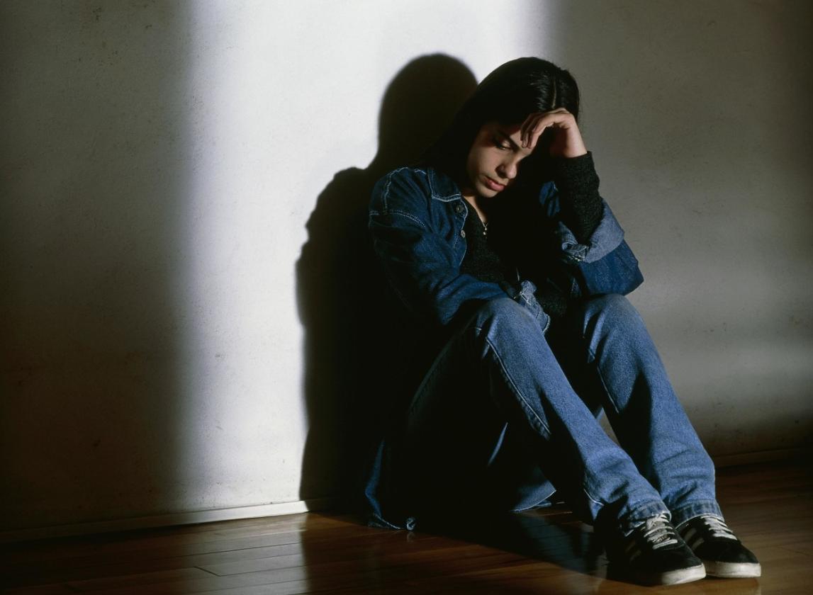 地铁孩子哭妈妈举手扇巴掌,南昌地铁妈妈扇小孩