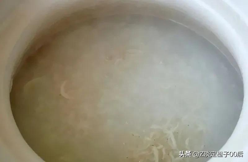 干贝鲜虾海鲜粥汤鲜味美营养丰富,潮汕鲜虾干贝海鲜粥做法原料