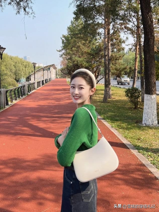 皮肤暗黄偏黑女士染什么颜色头发,皮肤偏黑的女孩子穿白色好看吗