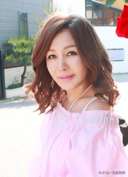 朴俊琴年轻时的照片,朴俊琴演出衣服品牌