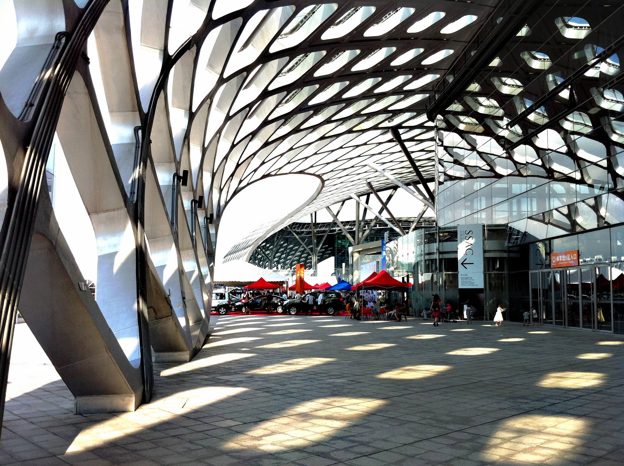 现代风综合体育馆设计案例赏析,体育中心设计效果图