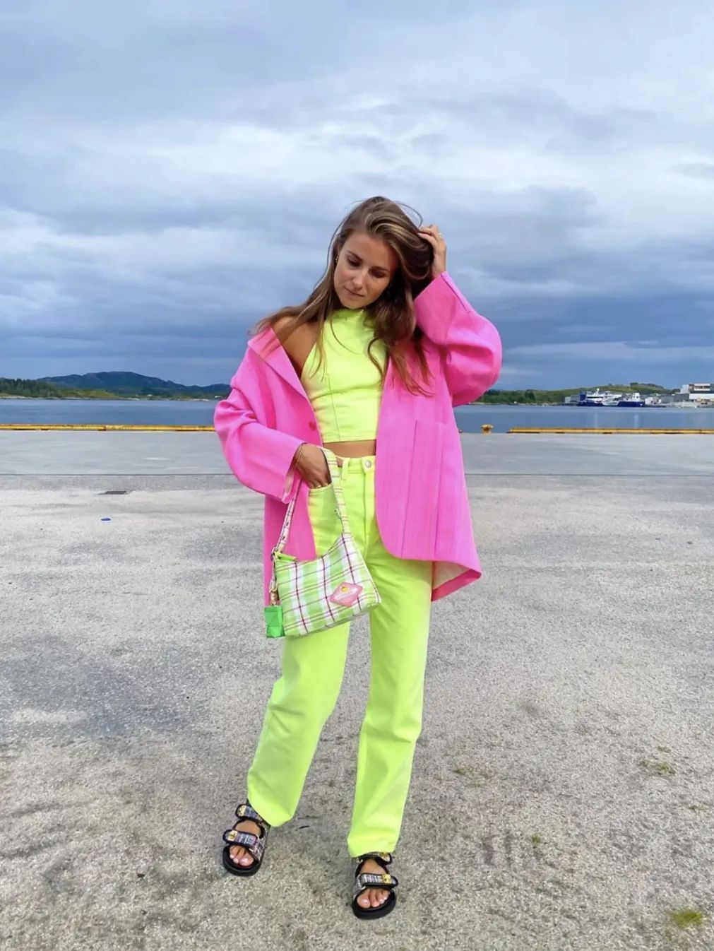 夏天黄黑皮穿搭技巧,黄黑皮夏天穿衣技巧