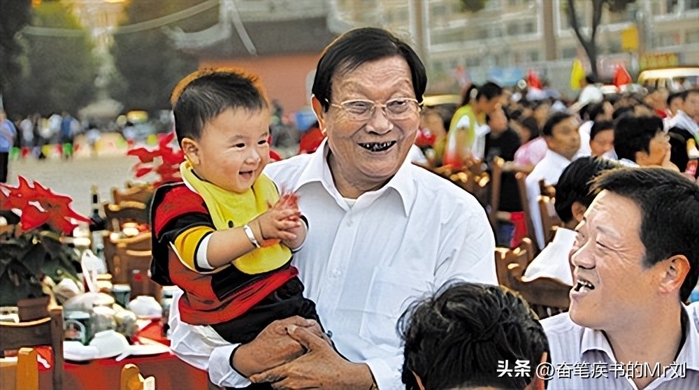 全村人均奔驰到负债打工,“天下第一村”的经历拍成电影没人敢信