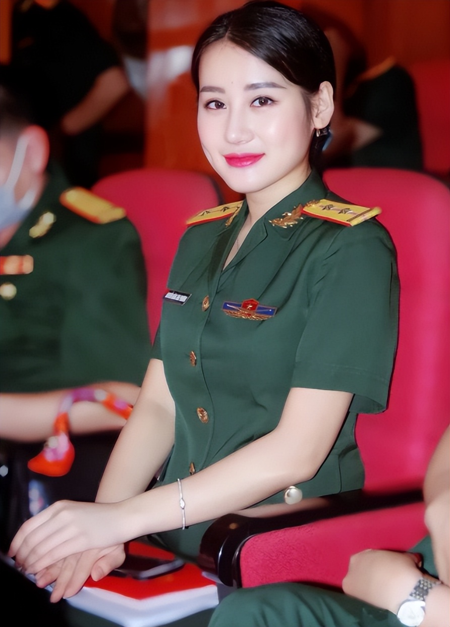 越南*队军**变*火军**商，女军官背LV包炫富，坍塌式腐败成世界之首