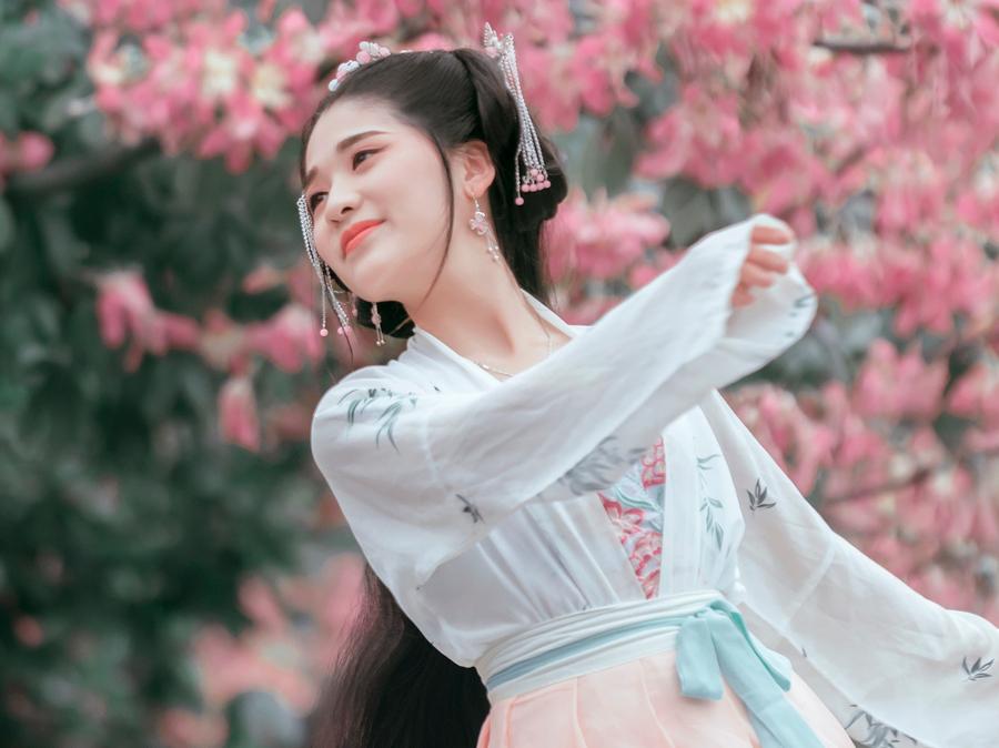 水调歌头虚实结合的写法,水调歌头写作技巧