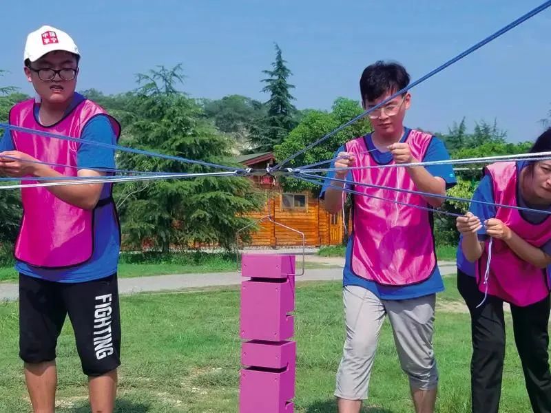 团建趣味飞机游戏怎么玩,趣游研学营