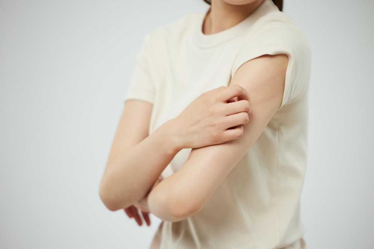 身上突然有疙瘩很痒是什么原因,为什么身上长红疙瘩很痒怎么治