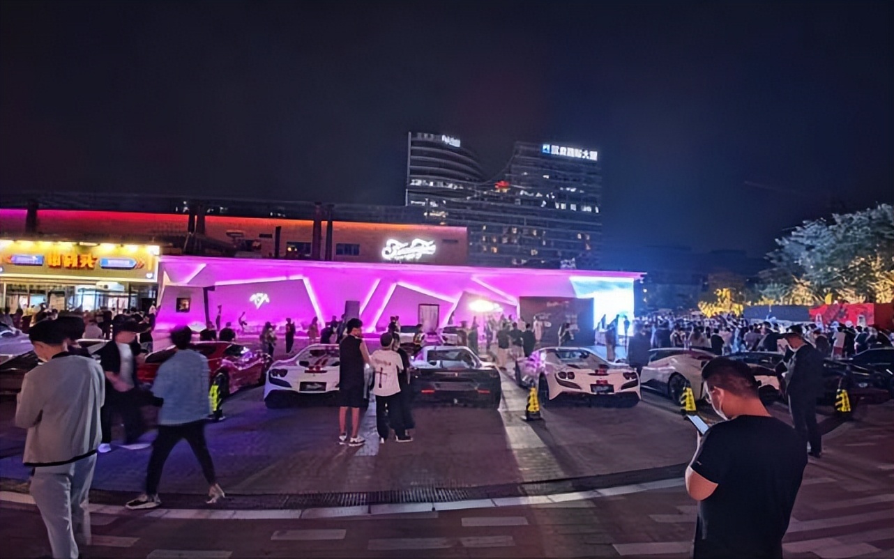 童锦程酒吧开业场面,童锦程酒吧开业震撼场面