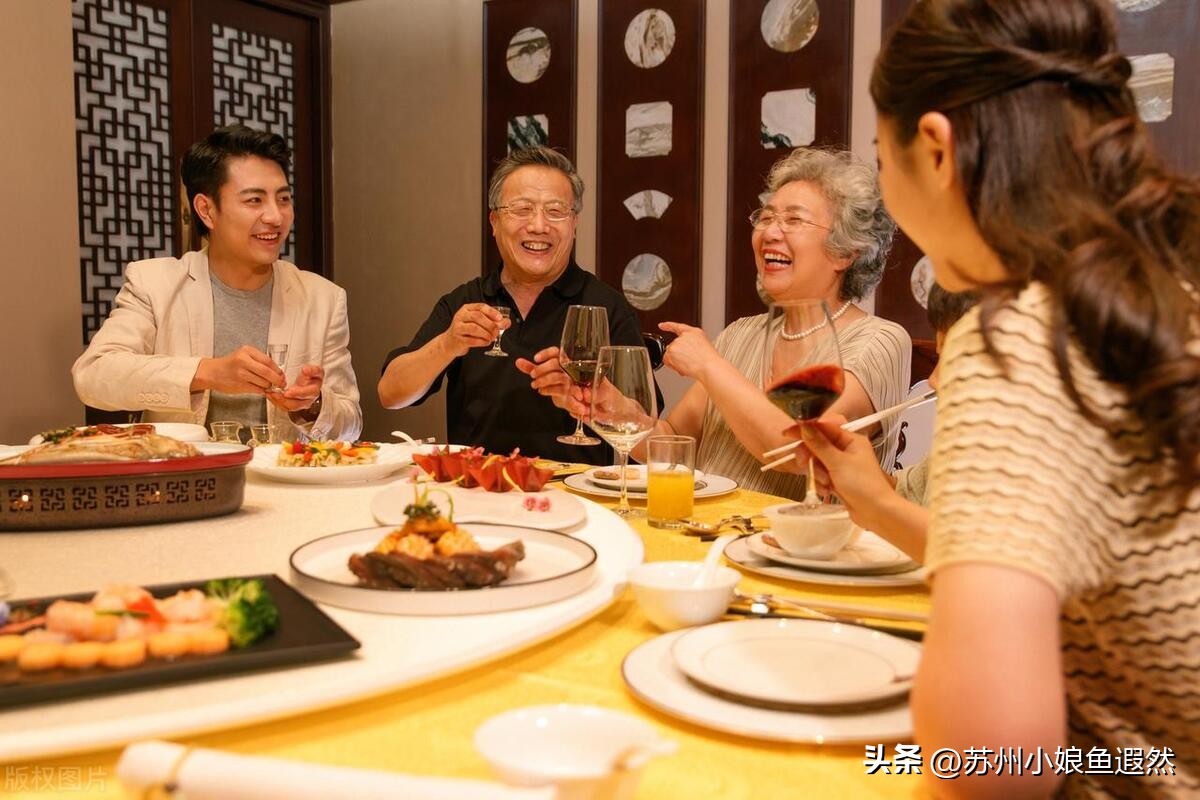 墨乙绿炒饭与秘制元宝虾，都是第一次品尝，颜味双绝