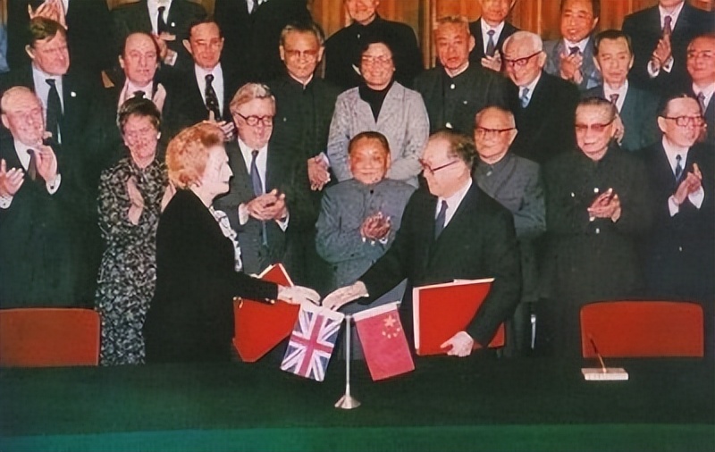 1997年香港回归前夕，英军处处阻挠挑衅，邓公七个大字霸气回应