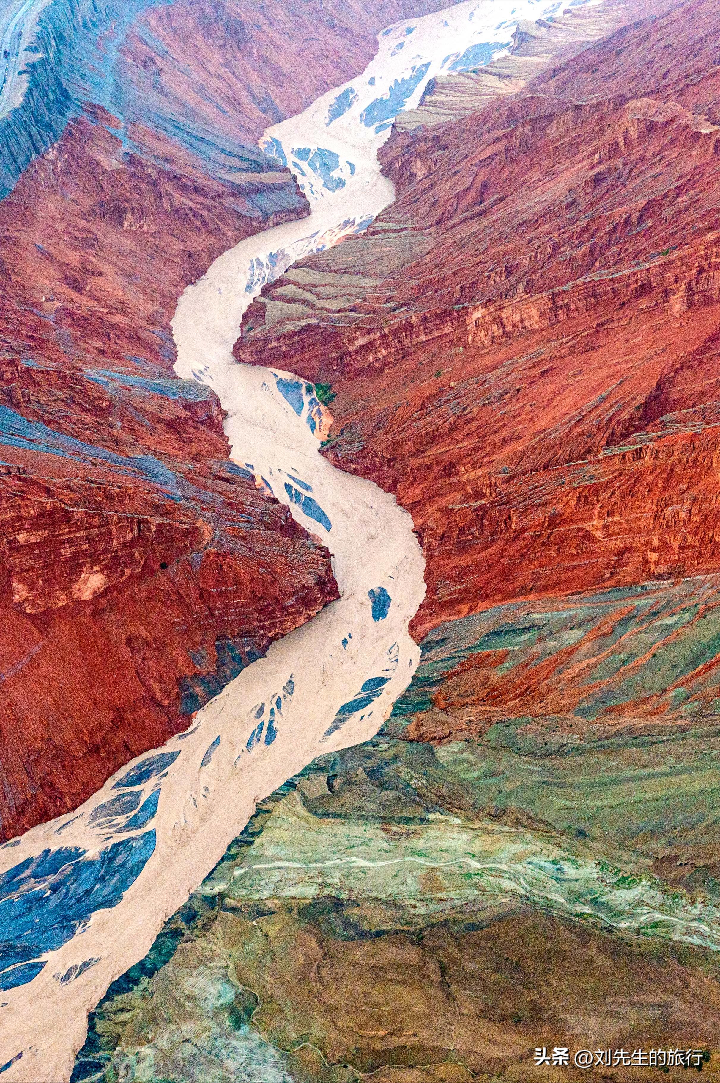 新疆伊犁春天满山遍野的花朵,伊犁的春夏秋冬美景