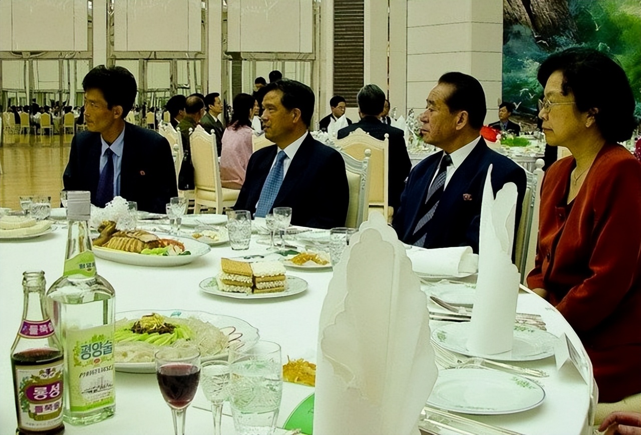 朝鲜国宴什么样？饮用水来自地下180米，有超过30种酱料