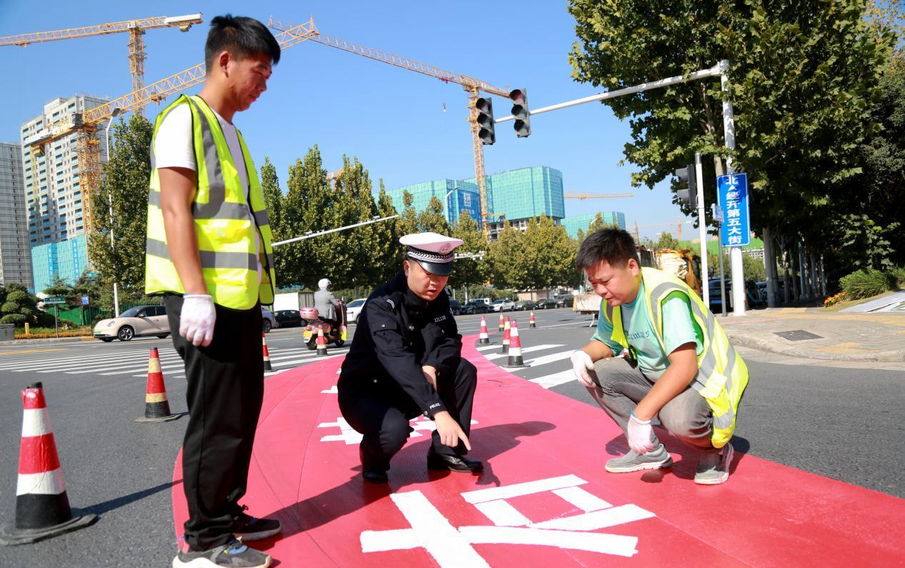 火爆来袭！郑州全市新型月牙状标识炸裂登场！