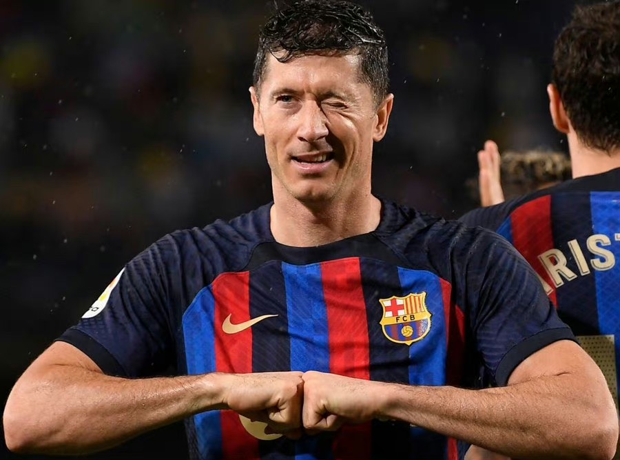 足球十大难破的纪录莱万9分钟5球,巴萨4-0皇马全场