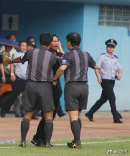 中超裁判顶级判罚,中超裁判频繁出现争议判罚