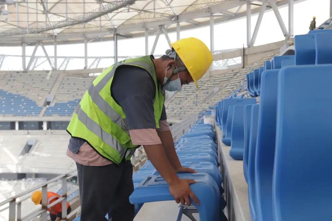 大连梭鱼湾足球场草坪,大连梭鱼湾足球场惊艳亮相