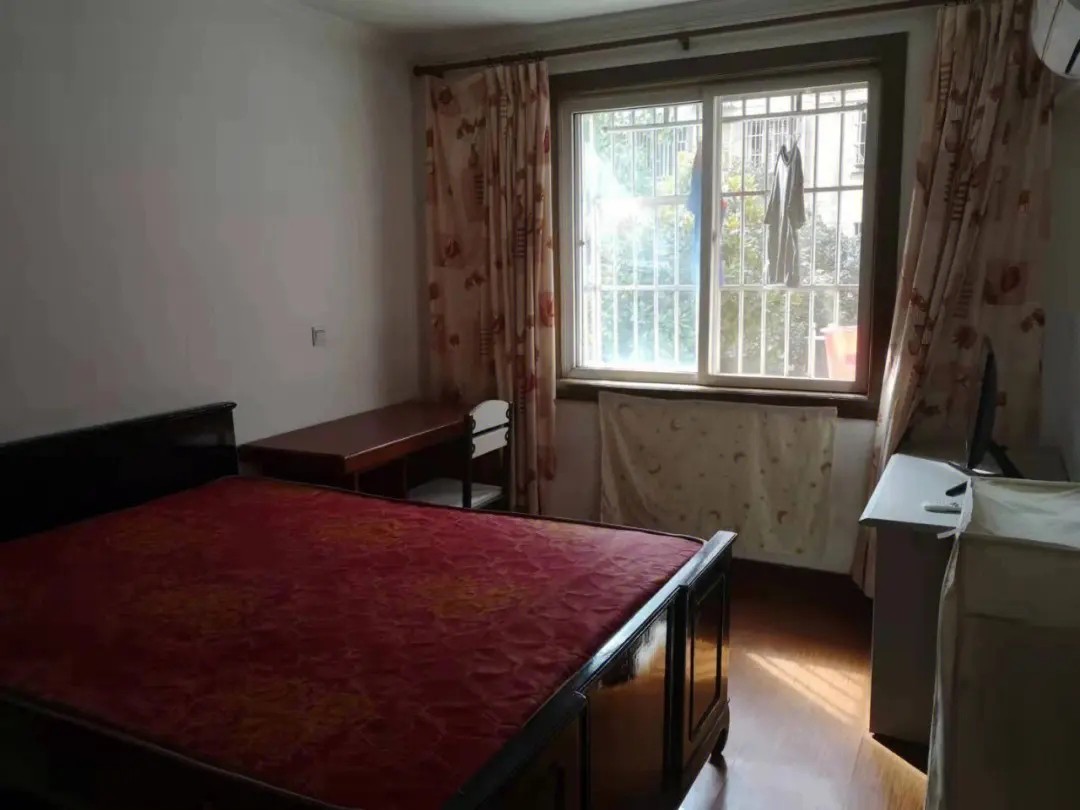 内蒙古4男子花1000约女主播，轮流与其发生关系，嫖娼也能AA制？