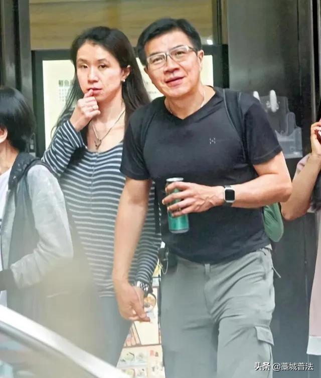 香港教授车内放两个瑜伽球,香港教授在车里放瑜伽球