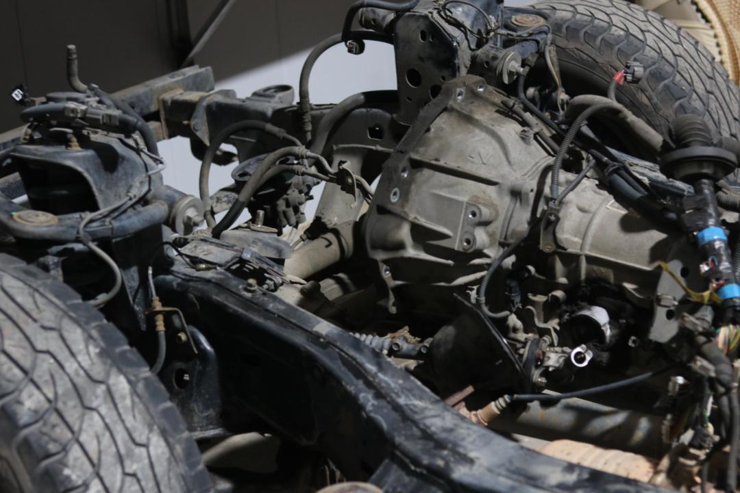 03年丰田霸道全车翻新多少钱,2004款丰田霸道拆车视频