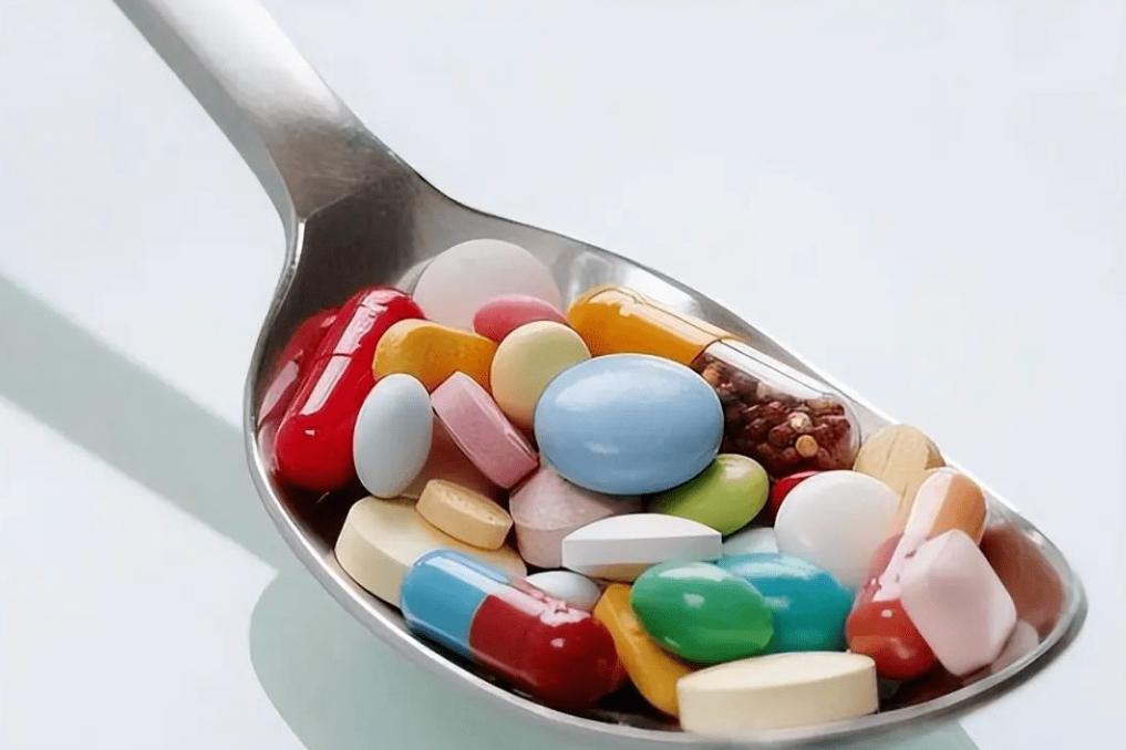 “医生，我下面有点疼，你能帮我看看吗？”一个20岁的女孩