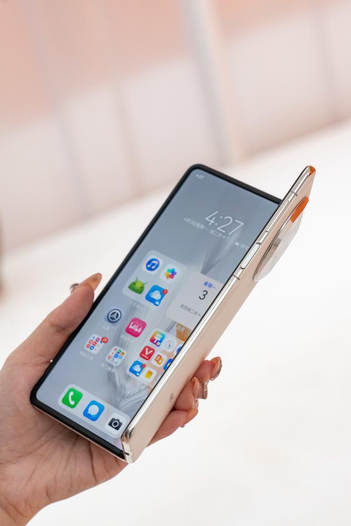 各品牌折叠屏维修价格表,折叠屏内屏坏了维修费用