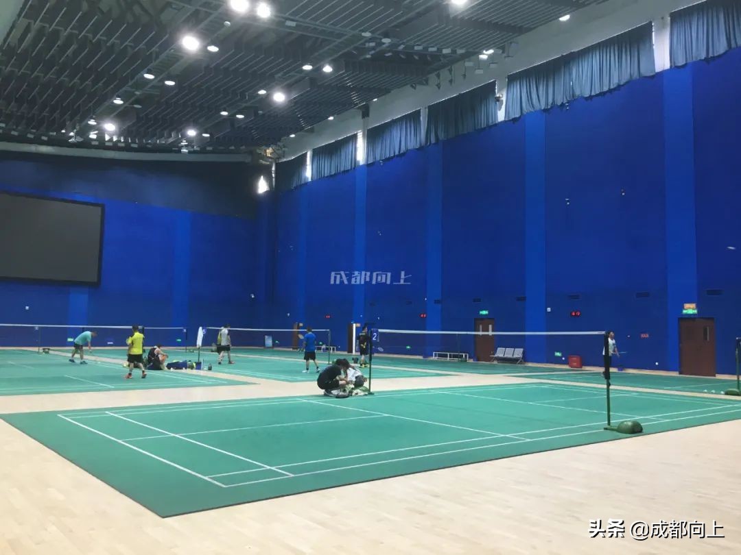 被吹爆的成都国际城南，居然没有拿得出手的体育场馆？