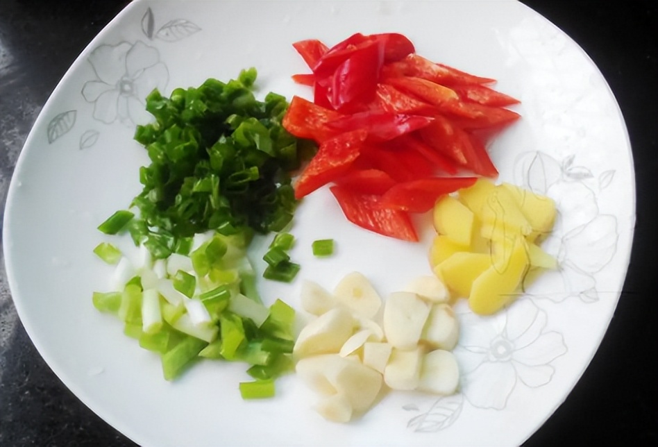 炒出来的笋为什么有点涩口,春笋为什么要焯水才能去除苦涩