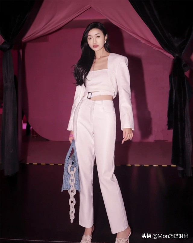 夏天白色衣服配什么文胸,不同上衣不同文胸怎么搭配