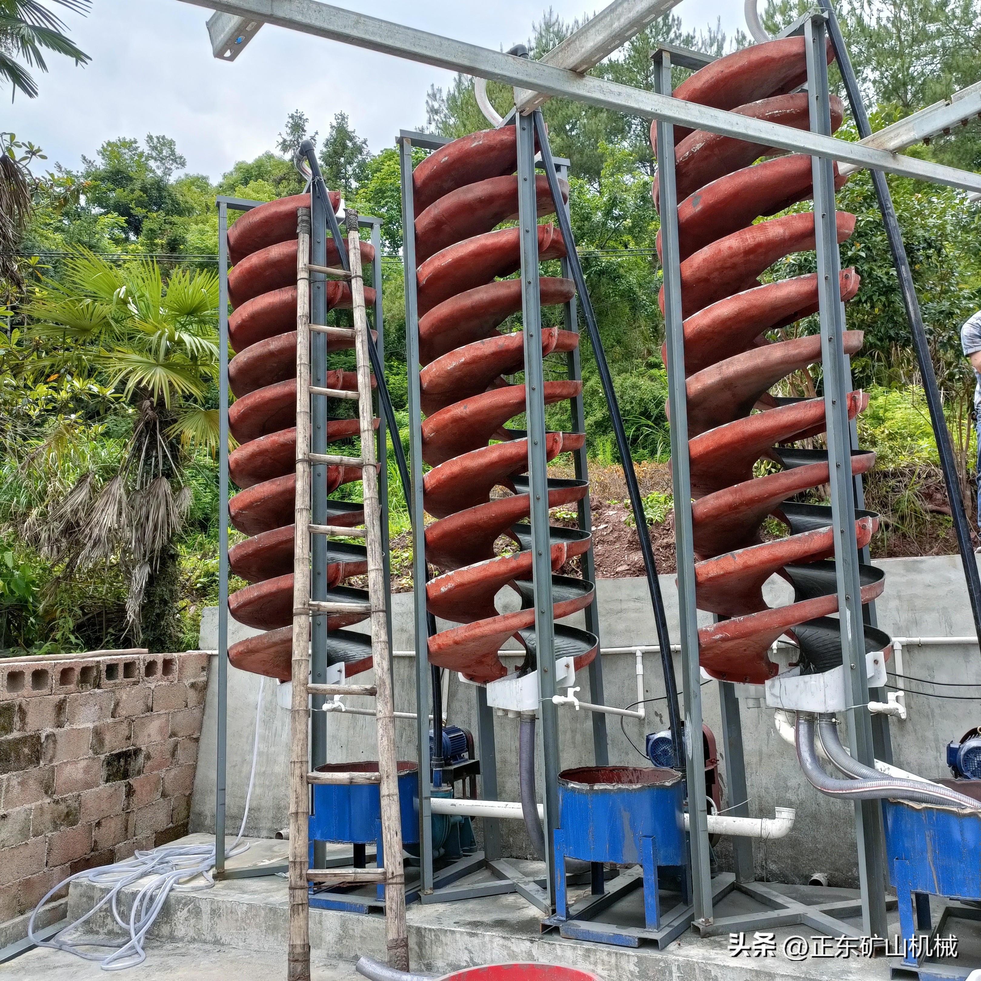 细数重选设备6S摇床，螺旋溜槽，跳汰机，水套离心机有哪些优缺点