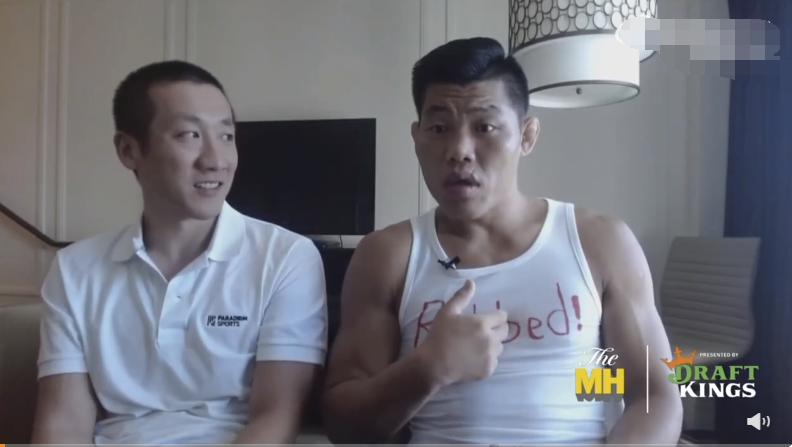 李景亮失控发怒场面,李景亮被喷