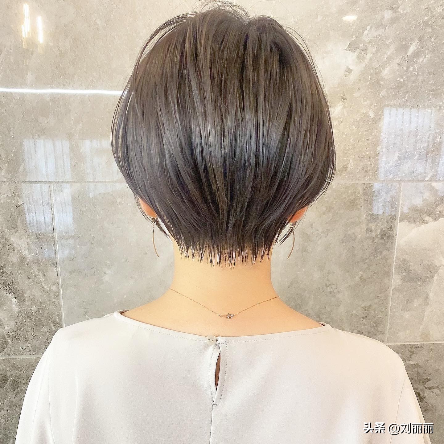 流行什么发型好看又时尚女,怎样剪时尚流行的发型