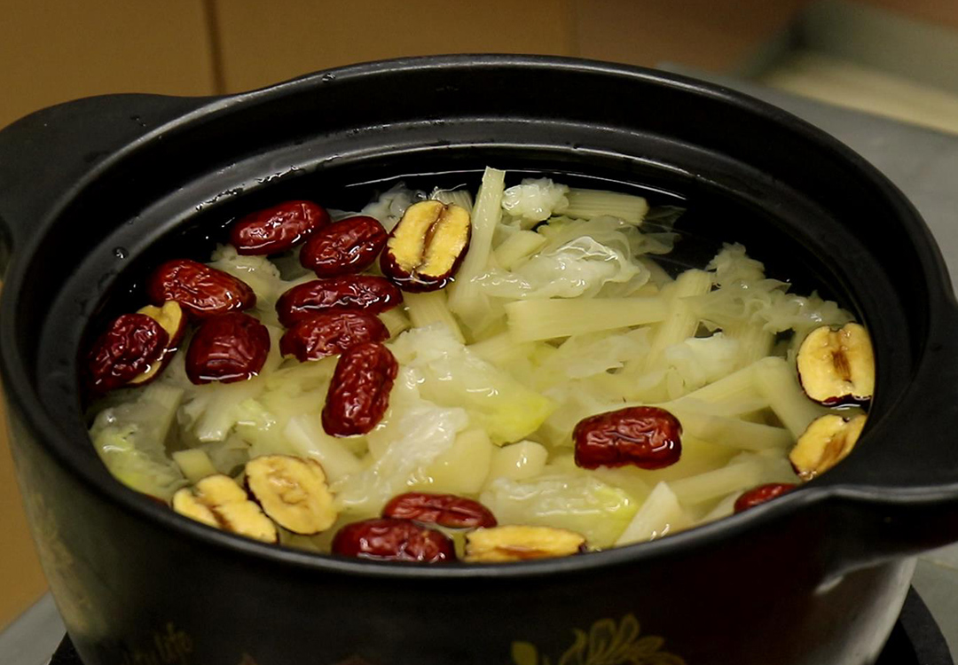 秋吃白冬吃黑春吃什么,秋季滋阴养肺吃什么