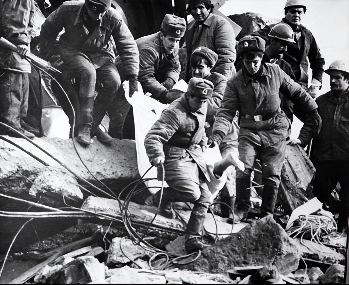 俄罗斯伊尔76和运20,有了运20为什么还要买伊尔76