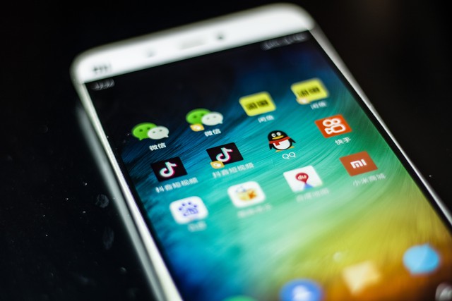 小米11用的是三星的屏幕,小米11全部用三星屏吗